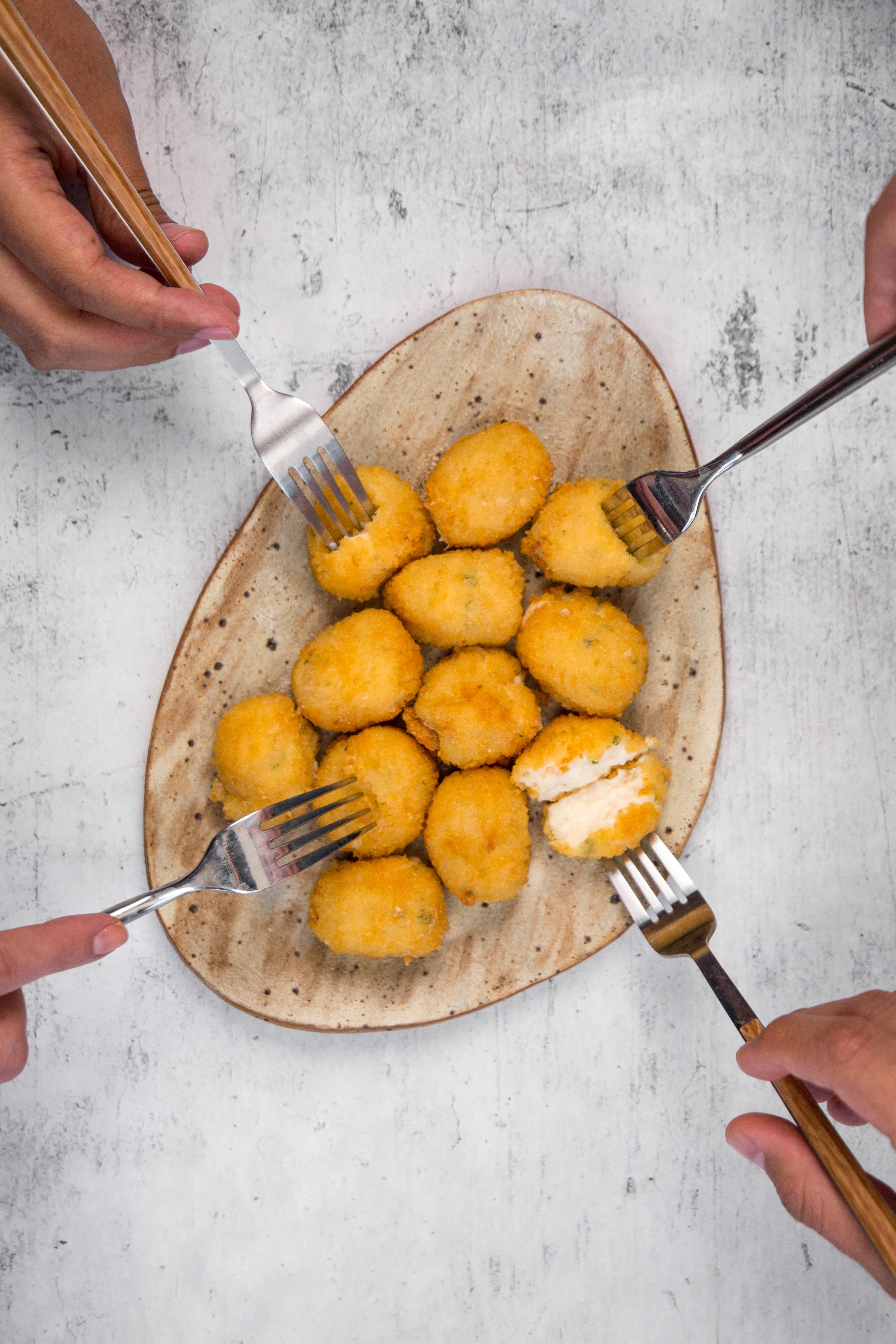 CROQUETAS ESPAÑOLAS DE JIBIA EN TINTA DE CALAMAR