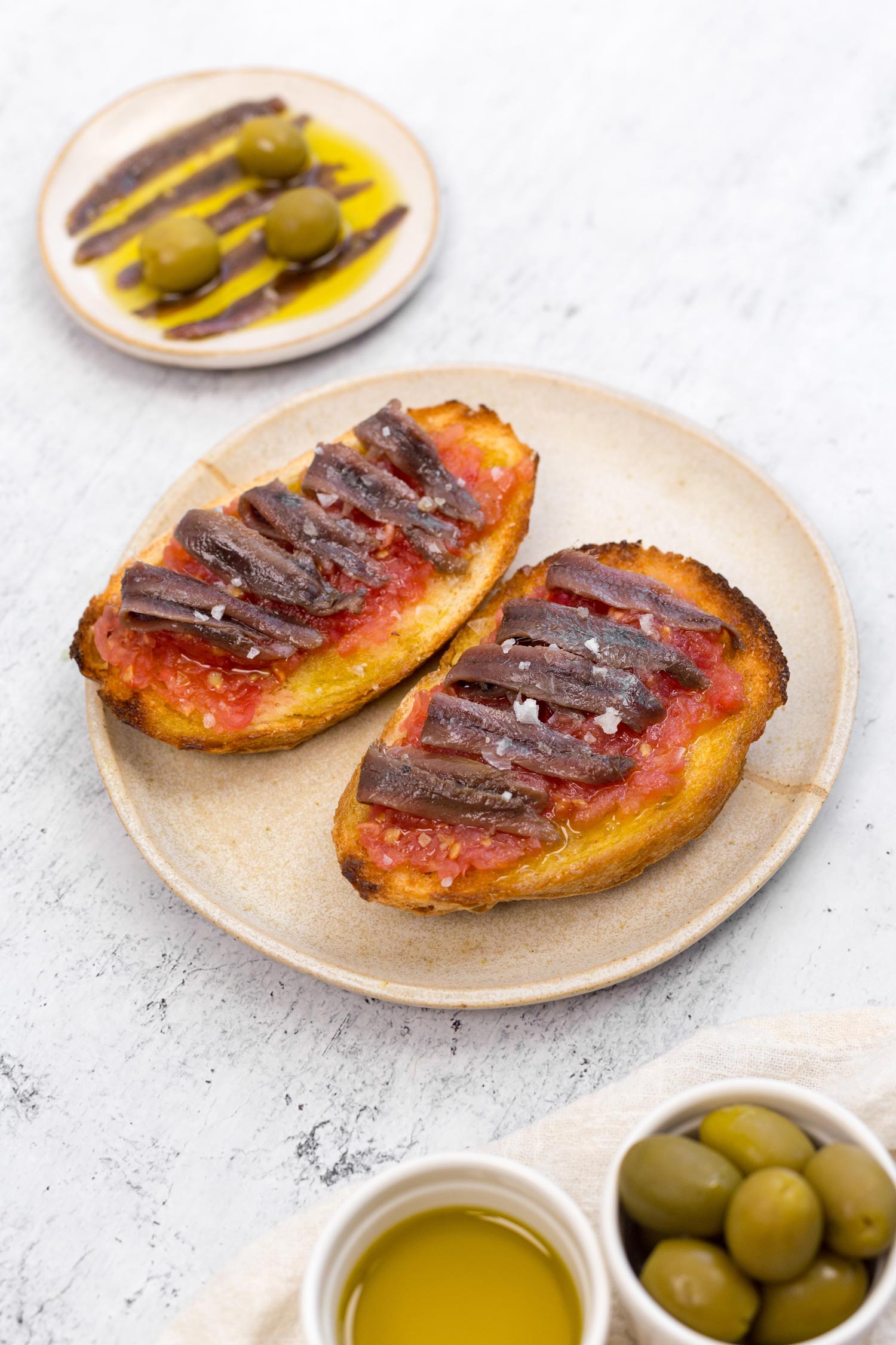PAN CON TOMATE Y ANCHOAS PAN CON TOMATE Y ANCHOAS